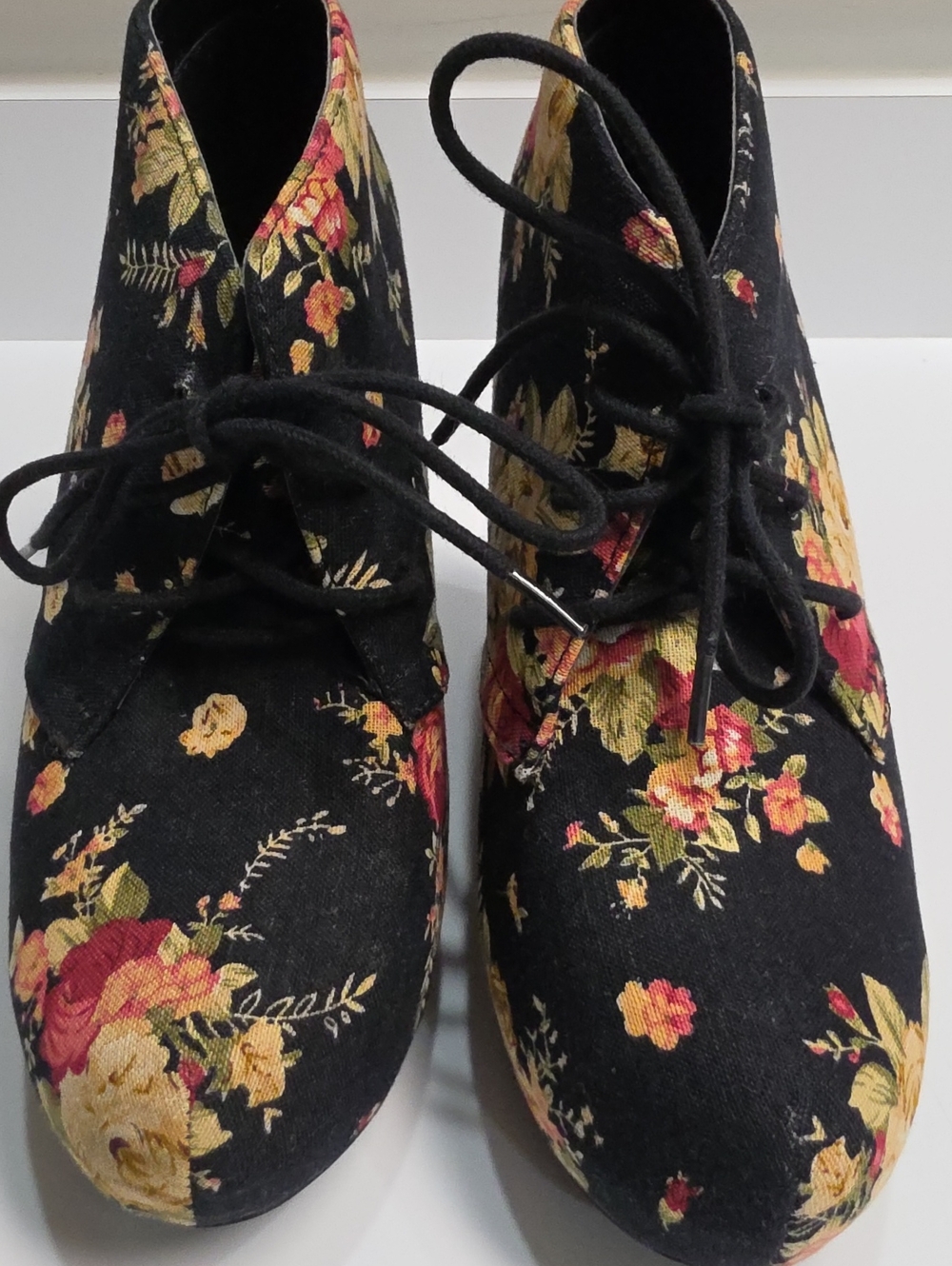 Charlotte Russe Floral Lace-Up Platform Wedge Booties - Size 9